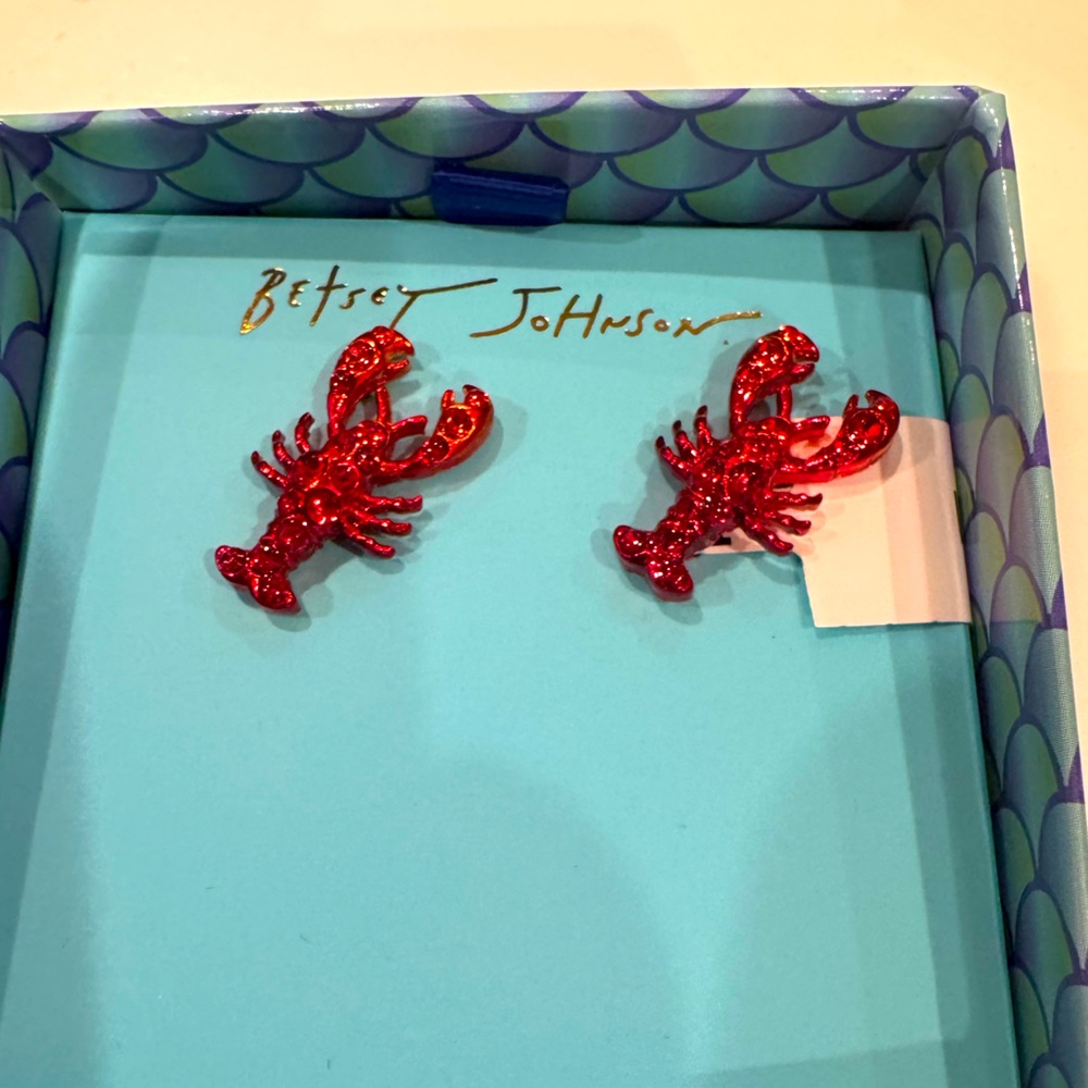 BETSEY JOHNSON lobster earrings 🦞🦞 this summer’s hottest style-zoom in for more